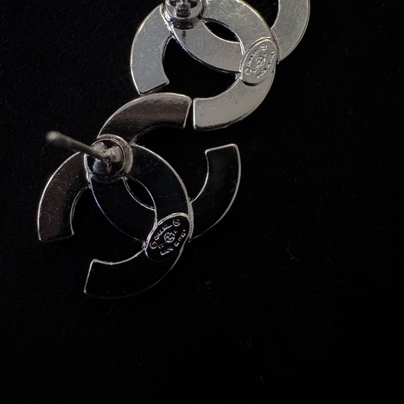 Chanel-Inspired Black and White Interlocking CC Earrings - Picture 2 of 2